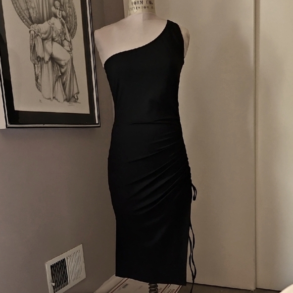 FABFIND4U Dresses & Skirts - Stretch One-Shoulder Dress